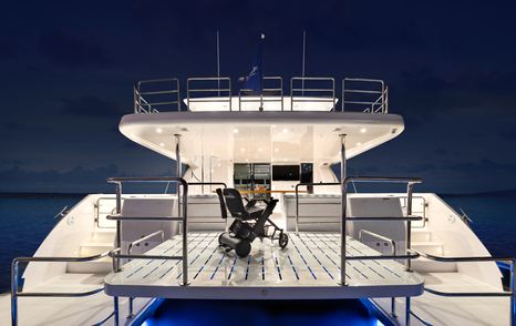Horizon PC68A catamaran stern with accessibility platform 