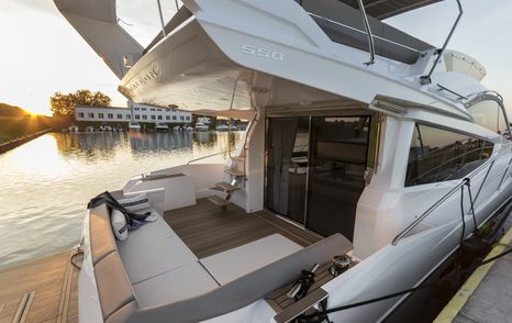 Galeon 560 flybridge aft cockpit