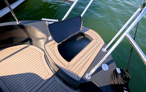Nord-Star-31-plus-foredeck-locker