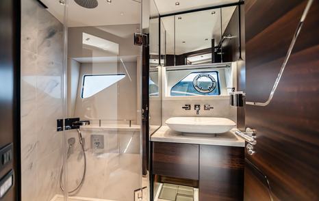 sunseeker-predator-65-bathroom 