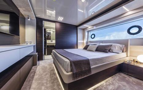 Motor Yacht Sokny guest cabin