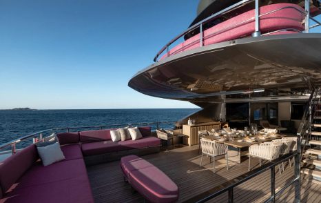 Superyacht Flying Dagger III main aft deck with U-shaped seating and alfresco dining