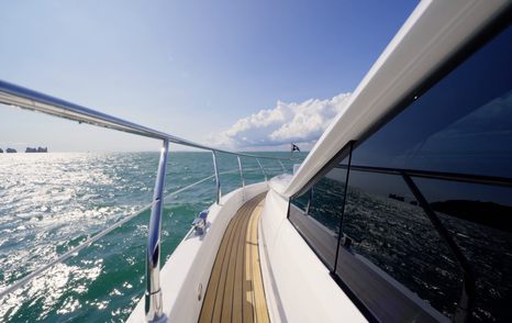 Fairline Targa 58 GTO side deck with teak walkway and hull window