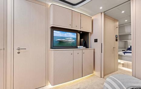Scout-670-LXS-Review-lower-lounge-TV