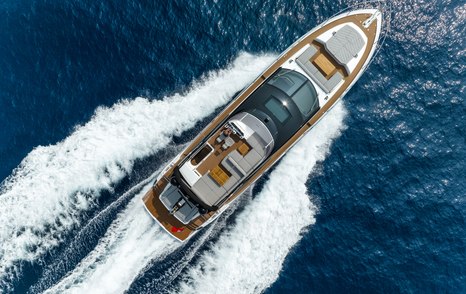 Sunseeker-75-Sport-Yacht-Review-overhead-running