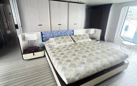 Superyacht Love T master cabin with large bed 