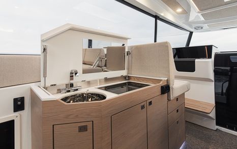 Quarken-35-Cabin-galley-open