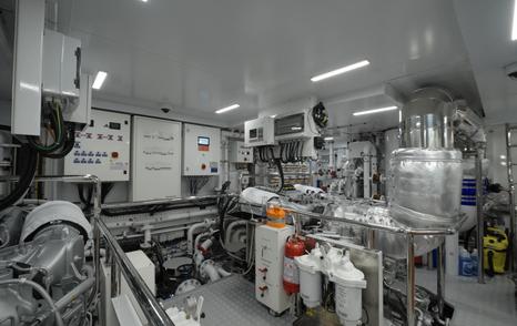 Mangusta-Oceano-44-engine-room