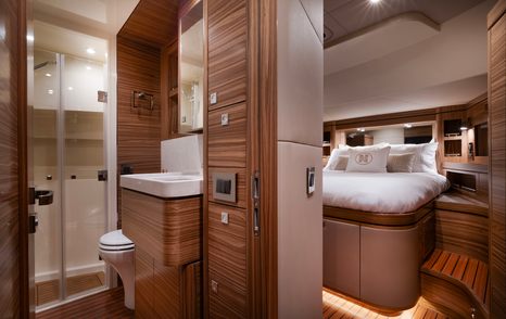 Nordhavn-N51-forward-cabin-ensuite