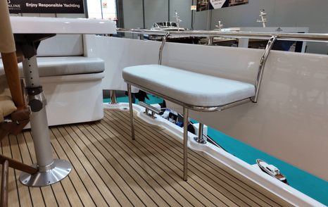 Elling E4 cockpit harbour seat that converts to fender storage basket