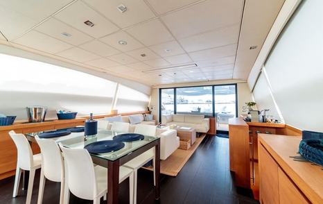 Pershing motor yacht For Ever saloon dining area 