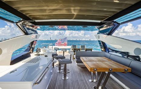 Pura Vida flybridge