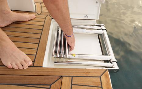 Marex-390-Review-swim-ladder