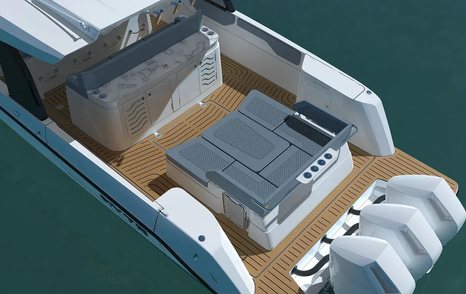 Cruiser Yachts 45 VTR aft deck with sunpads 