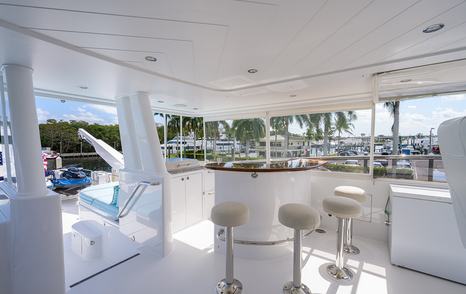 Superyacht Tireless' flybridge wet bar