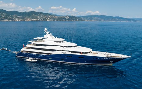 Superyacht Amaryllis at anchor