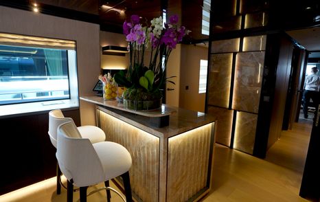 Tankoa-Yachts-S501-Evo-Review-skylounge-bar