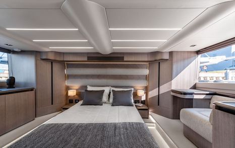 Galeon 560 Fly motor yacht master cabin 