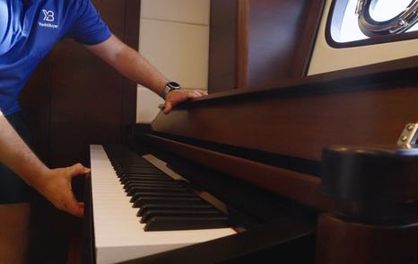Grand-Banks-GB85-Skylounge-owner-cabin-piano