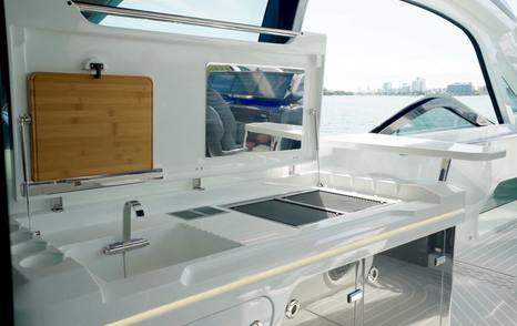 Galeon-435-GTO-wet-bar