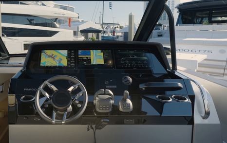 Pardo-43-Review-helm-station-dashboard-navigation-screens