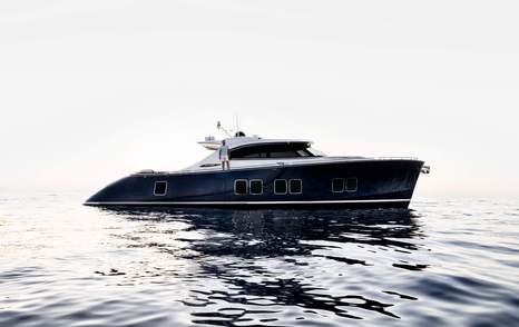 Zeelander 7 motor yacht under way 