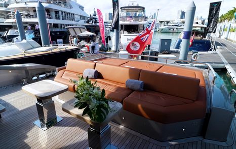 AB-80-Review-cockpit-seating