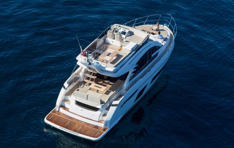 Flybridge yacht Fairline Squadron 53