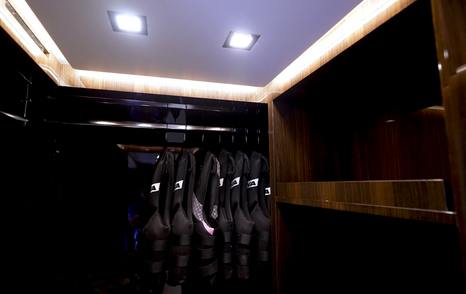 AB-80-Review-owner-walk-in-wardrobe