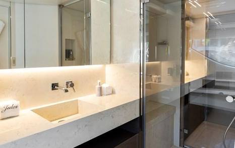 Tito El Patron owners en suite with glass shower