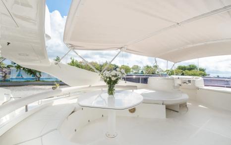 Ferretti motor yacht Samkara flybridge seating area 