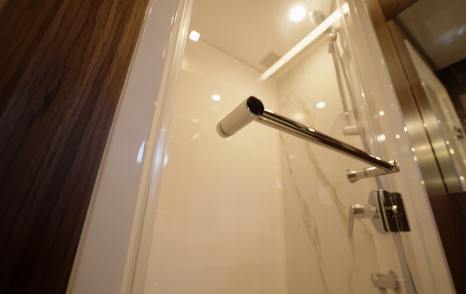 Horizon-V77S-Review-owner-shower