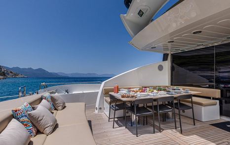  Sunseeker yacht Blade 6 aft deck dining area 