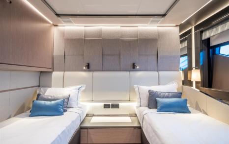 Sunseeker 100 Yacht guest cabins