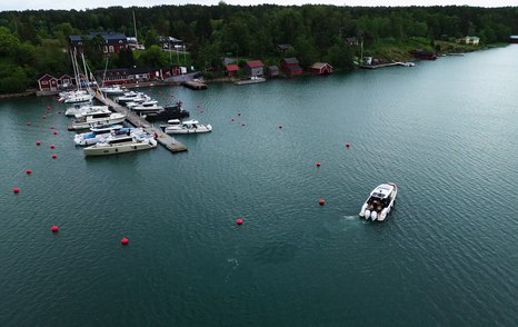 The optional bow thruster could be a good option for stern-to berthing