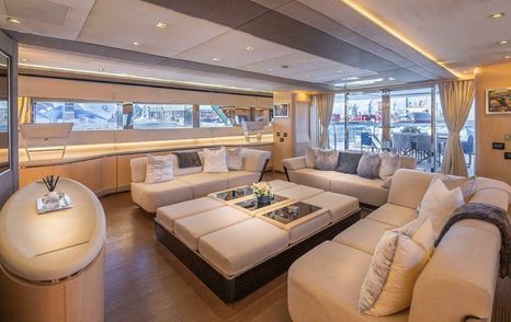 Superyacht Neverland's skylounge