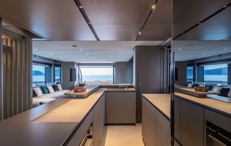 Ferretti-Infynito-90-galley