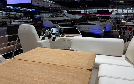 Prestige-F4.3-flybridge-view-over-table