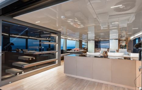 Superyacht Ambar main saloon