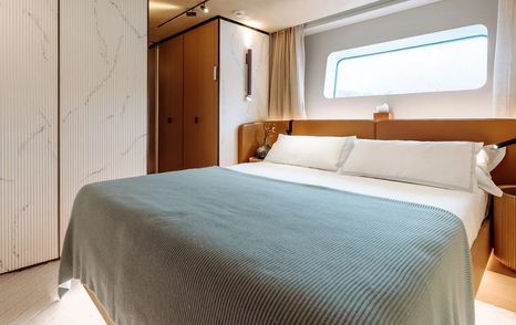 Sanlorenzo motor yacht Sal guest cabin with double bed 