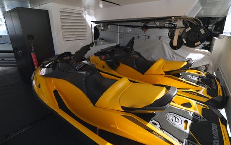 Benetti-B.Yond-37M-tender-garage-jet-skis