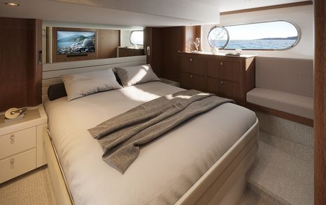 Riviera Belize 55 Daybridge boat master cabin