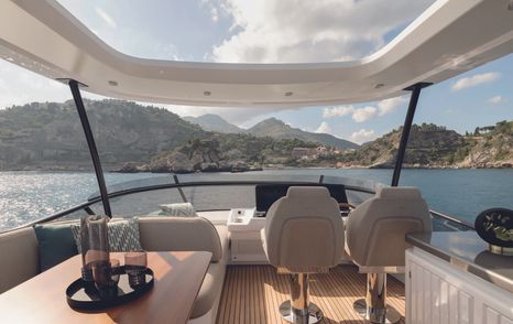 Azimut-Magellano-60-flybridge