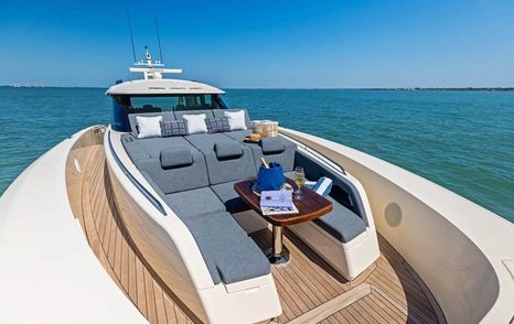 Scout-670-LXS-Review-foredeck-seating