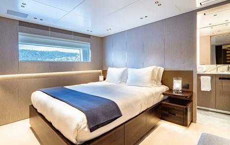 Superyacht Contigo's guest cabin