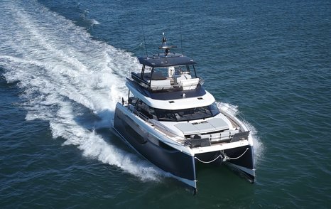 Prestige-M48-Review-at-sea-running