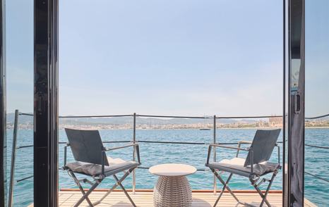 Custom-Line-Navetta-42-Review-balcony