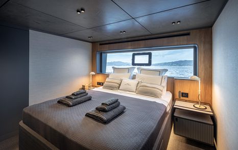 Numarine 30XP's guest suite 