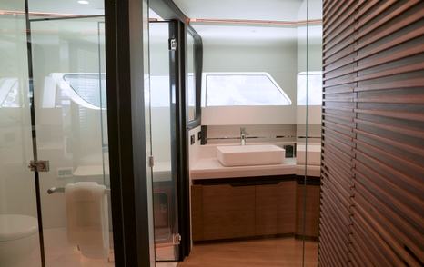 CL-Yachts-CLX96-Review-owner-ensuite