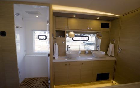 Aquila-50-owner-cabin-bathroom